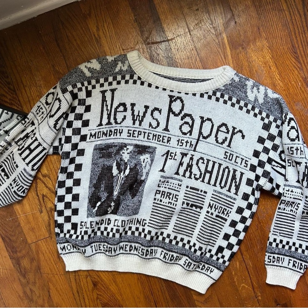 Graphic Newspaper Print Crewneck Sweater - Black & White